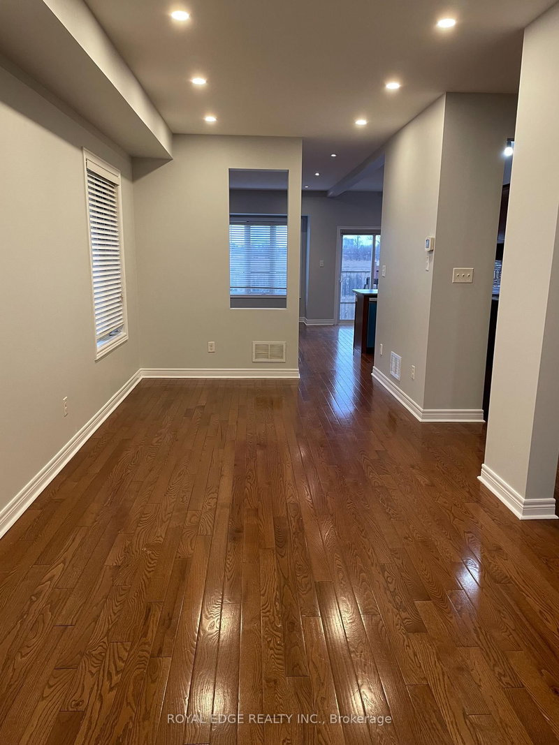 7435 Saint Barbara Blvd, Mississauga, L5W 0G3 | Image 2