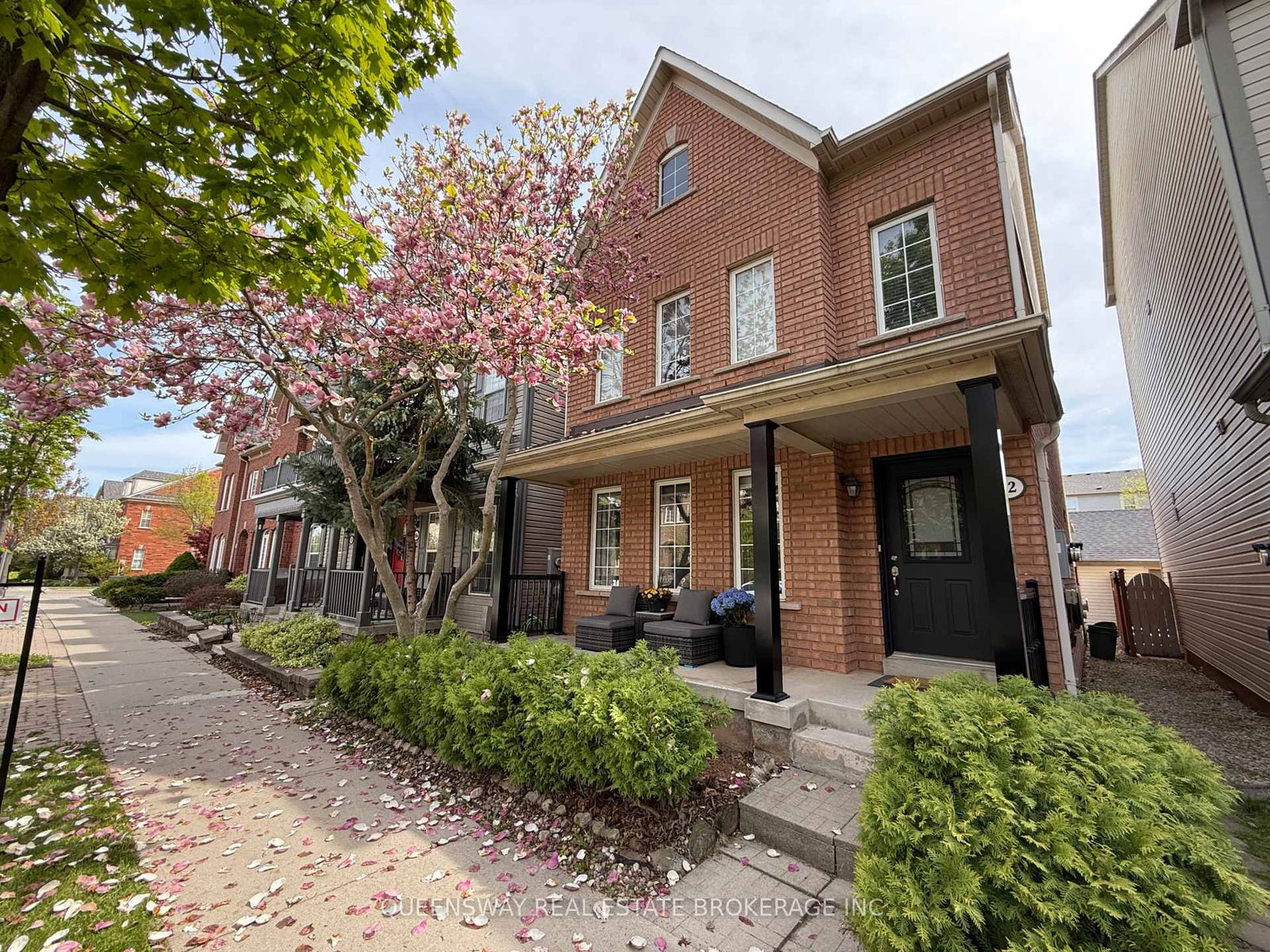 Detached House for sale at 82 Roxton Road, Oakville, River Oaks, L6H 7A1 - MLS: W12149498