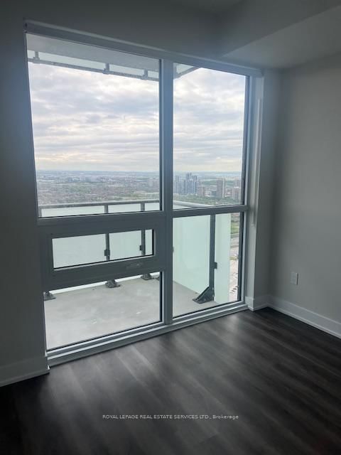 4810 - 430 Square One Drive