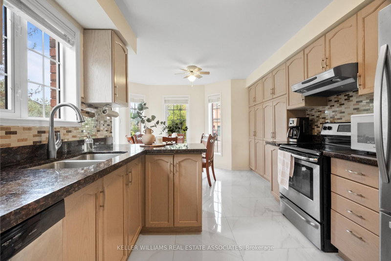 5554 Linwell Pl, Mississauga, L5M 6L7 | Image 2