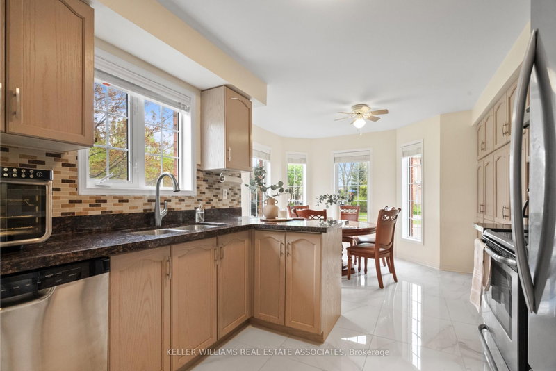 5554 Linwell Pl, Mississauga, L5M 6L7 | Image 3