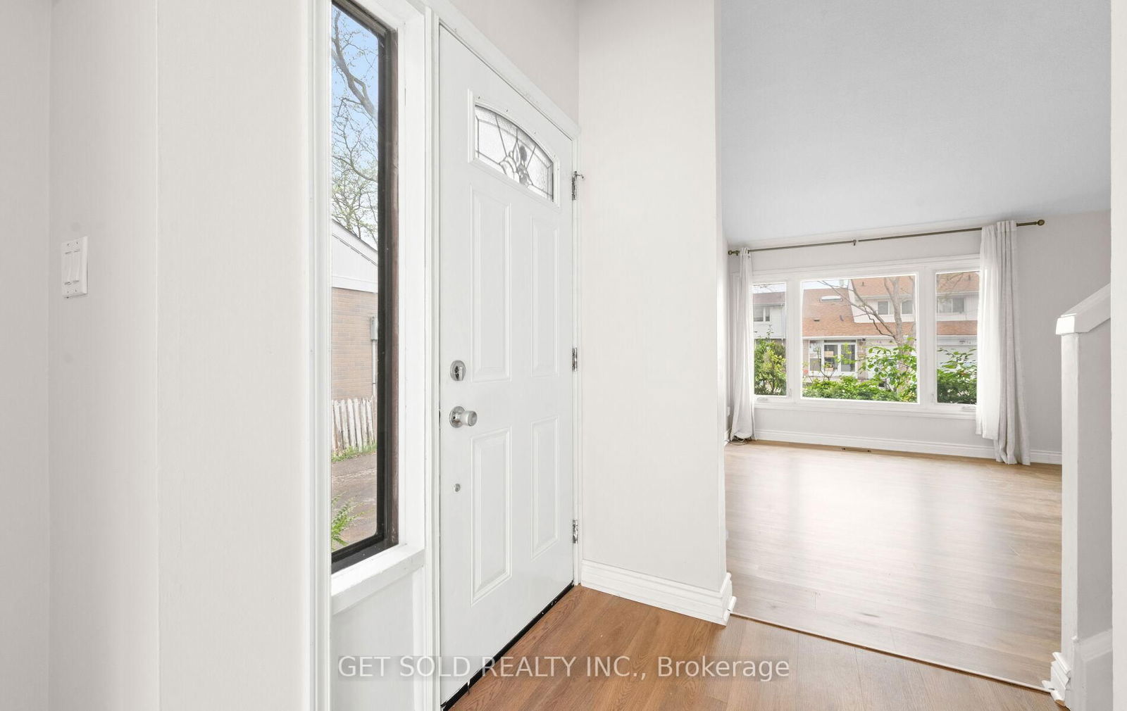 Semi-Detached House for sale at 15 Wray Court, Toronto, Mount Olive-Silverstone-Jamestown, M9V 4K4 - MLS: W12150412