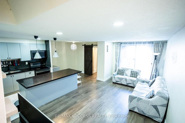 207 - 2095 Roche Court