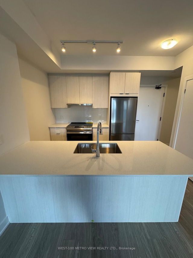 605 - 430 Square One Drive