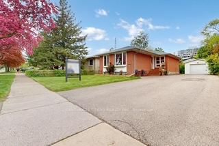 Detached House for sale at 2335 Bostock Crescent, Mississauga, Clarkson, L5J 3S8 - MLS: W12151335
