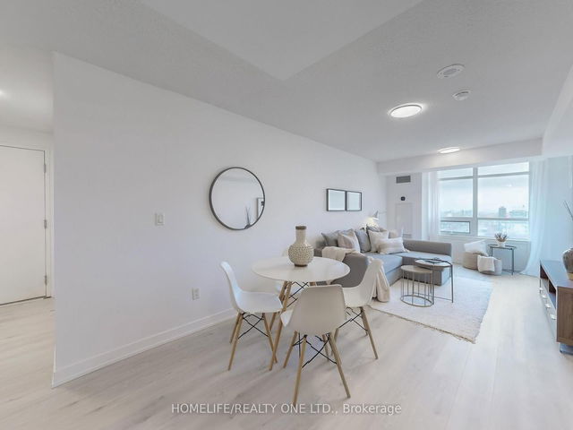 1207 - 812 Lansdowne Avenue