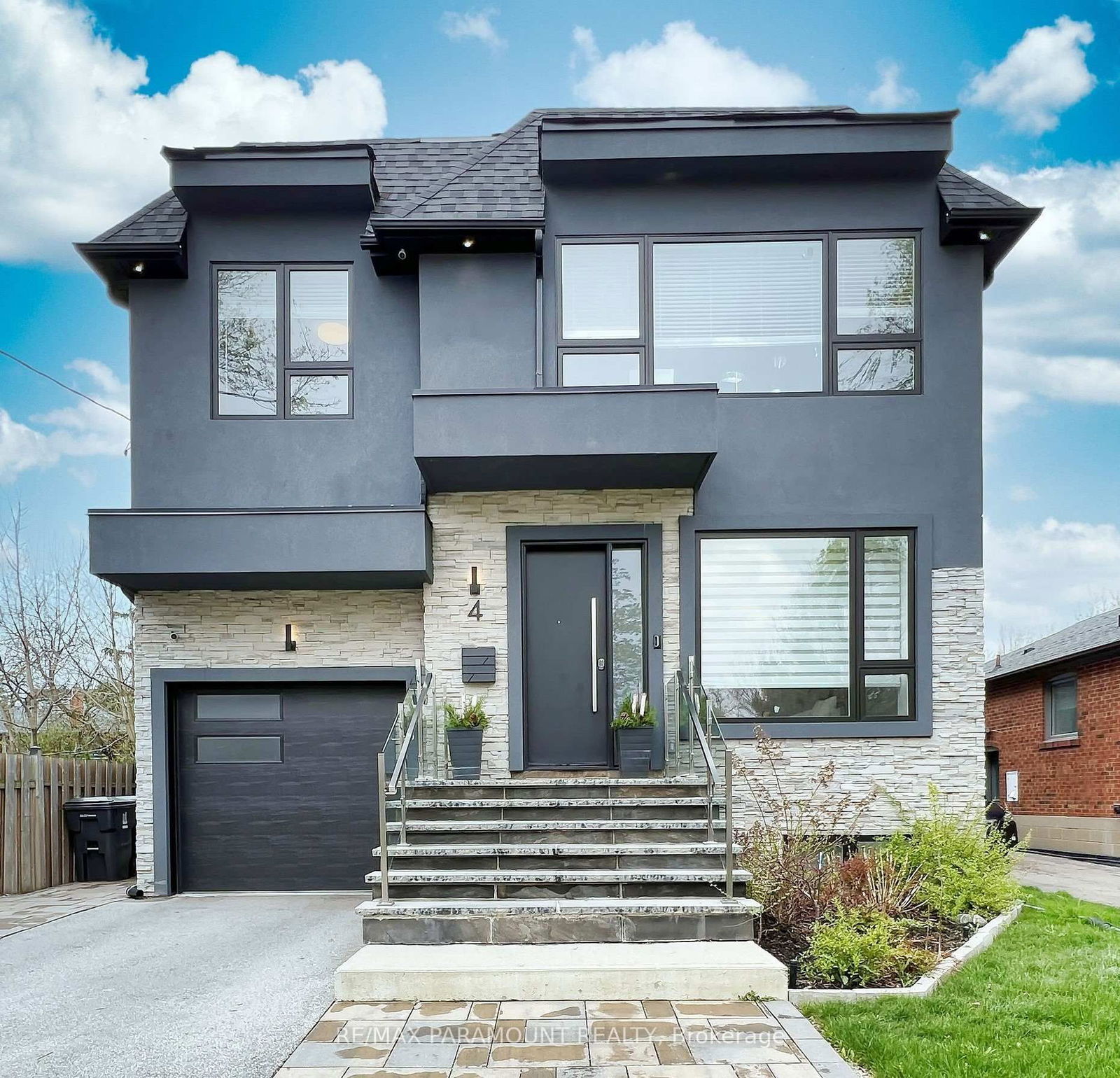 Detached House for sale at 4 Charleston Road, Toronto, Islington-City Centre West, M9B 4M7 - MLS: W12152022