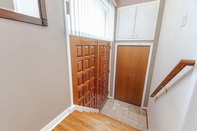128 Hullmar Dr, Toronto - Black Creek image-0-3