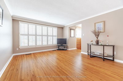 128 Hullmar Dr, Toronto - Black Creek image-0-4