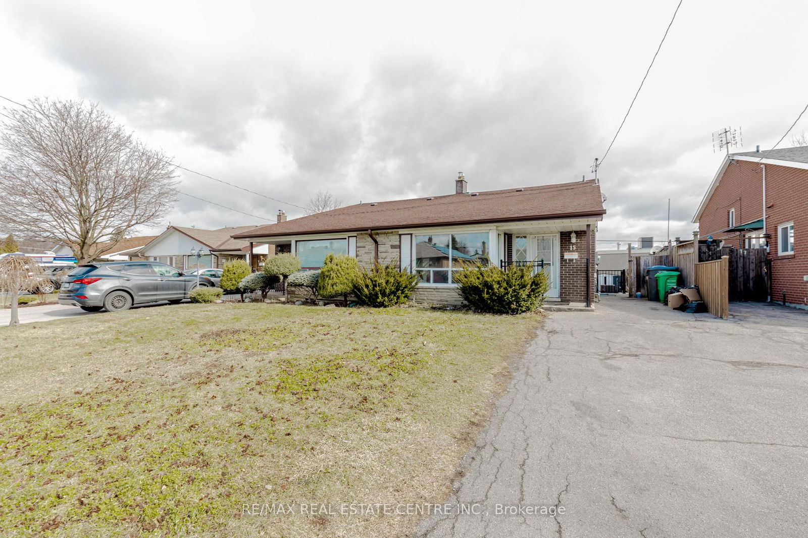 Semi-Detached House for sale at 15 Benton Street, Brampton, Brampton East, L6W 3B8 - MLS: W12152259