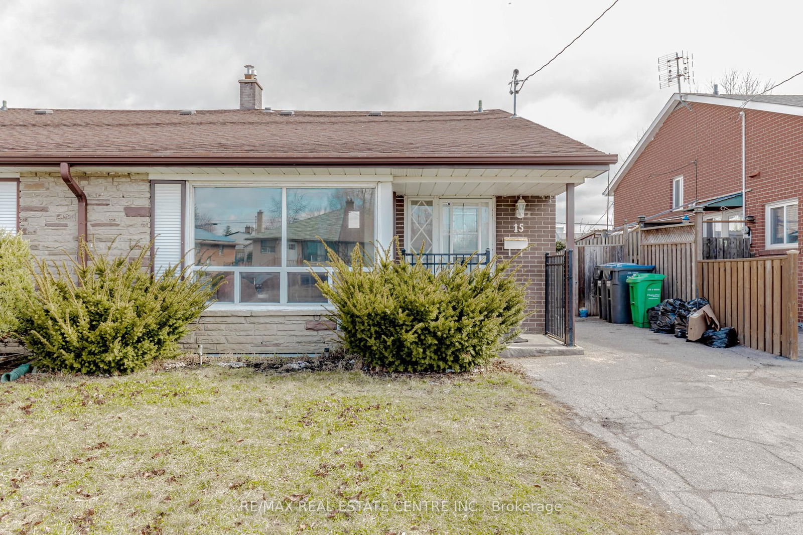 Semi-Detached House for sale at 15 Benton Street, Brampton, Brampton East, L6W 3B8 - MLS: W12152259