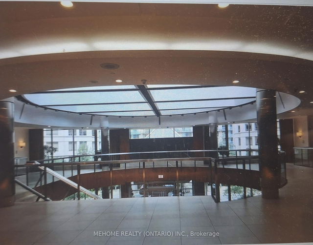 2009 - 3880 Duke Of York Boulevard