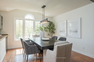 2025 Country Lane Crt, Milton - Moffat image-0-2