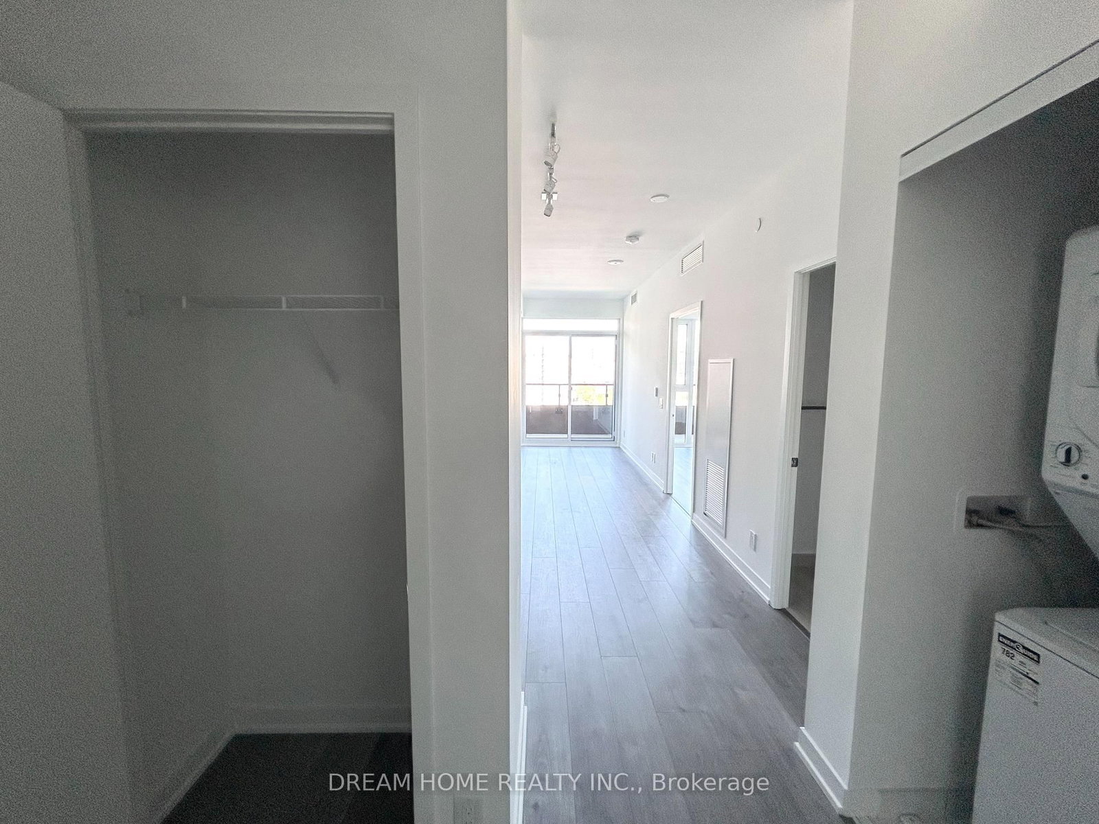 285 Dufferin Street, Unit 810 - Photo 9