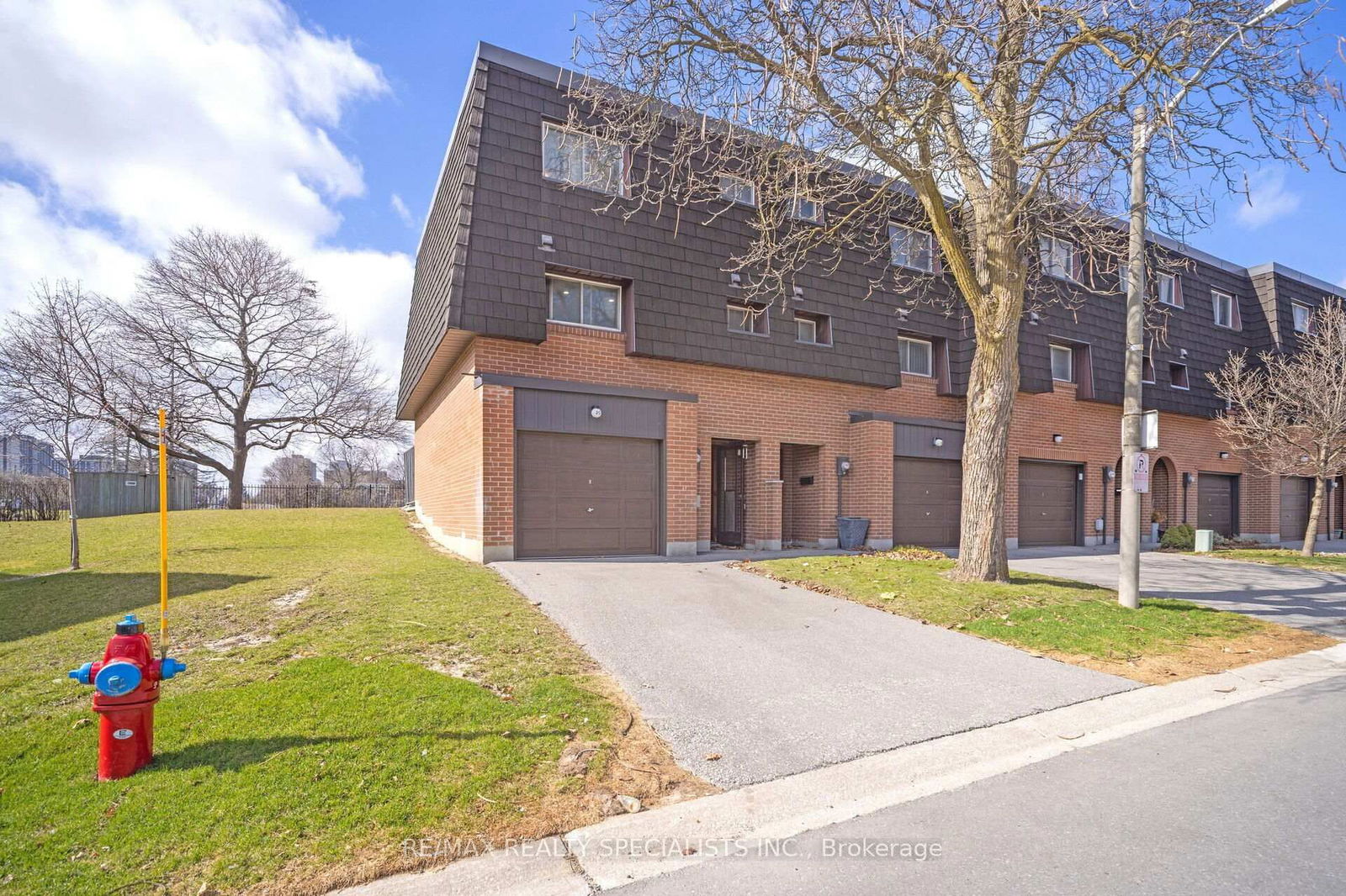 Townhouse for sale at 20 Darras Court, Brampton, Southgate, L6T 1W7 - MLS: W12153409