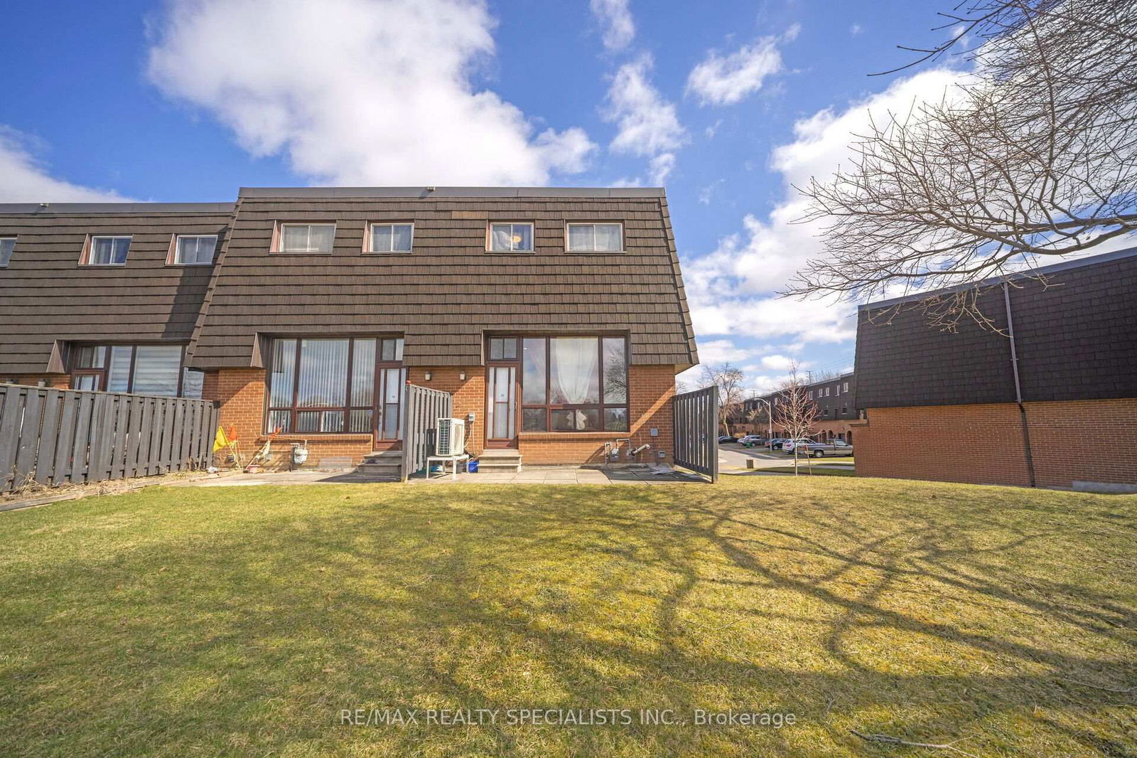 Townhouse for sale at 20 Darras Court, Brampton, Southgate, L6T 1W7 - MLS: W12153409