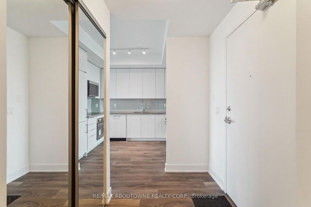 1605 - 297 Oak Walk Drive
