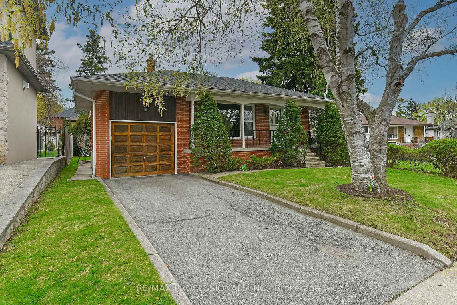 Detached House for sale at 40 Westmount Park Road, Toronto, Humber Heights, M9P 1R6 - MLS: W12153422