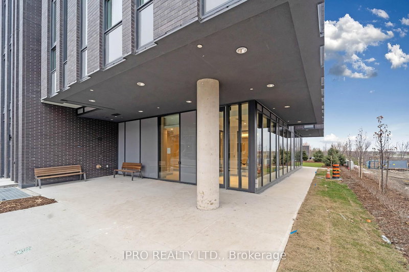410 - 215 Veterans Dr, Brampton, L7A 5L7 | Image 2