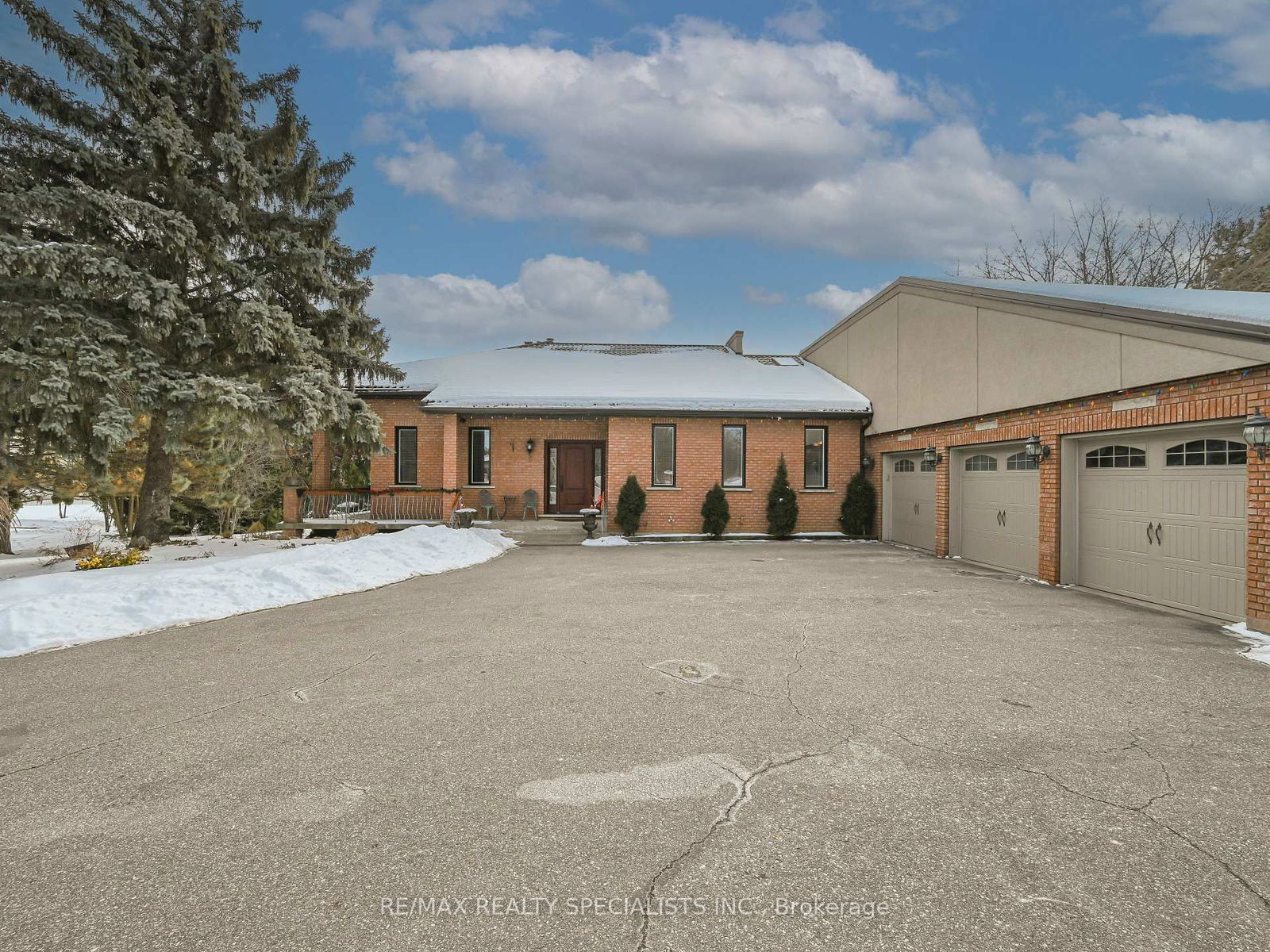 Detached House for sale at 6 Leone Lane, Brampton, Ontario, L6P 0K9 - Toronto Gore Rural Estate - MLS: W12153984