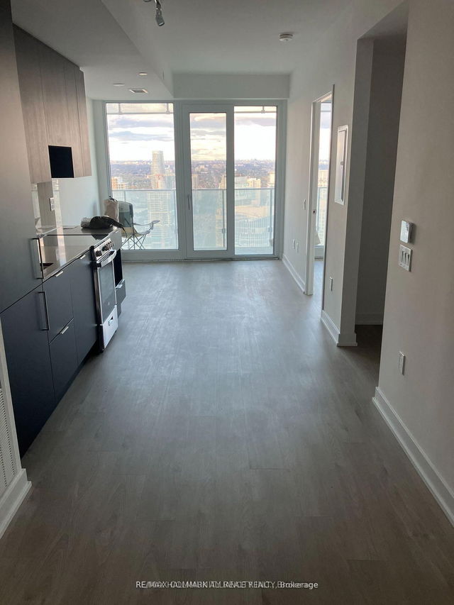 4111 - 3900 Confederation Parkway