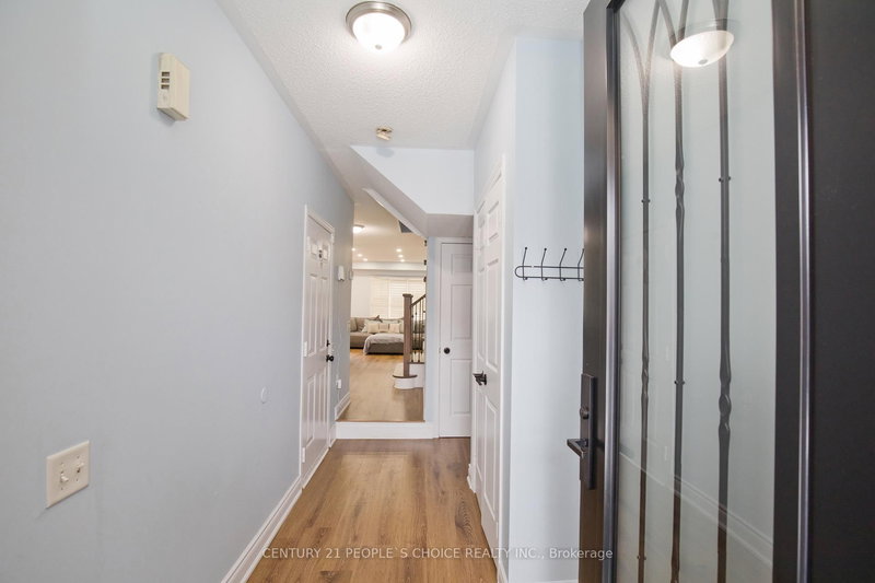 15D View Green Cres, Toronto, M9W 7C9 | Image 2