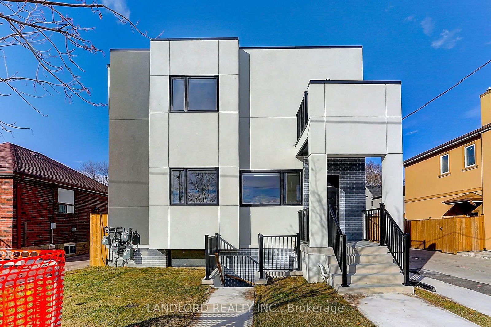 Detached House for lease at Lowr Rr-2004 Lawrence Avenue, Toronto, Weston, M9N 1H4 - MLS: W12154594