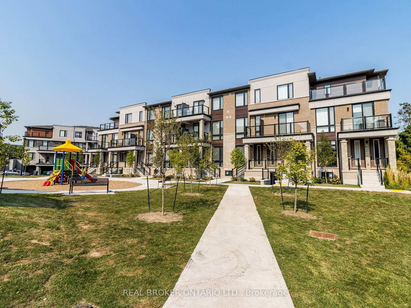 43 - 45 Knotsberry Circ, Brampton, L6Y 6G1 | Image 2
