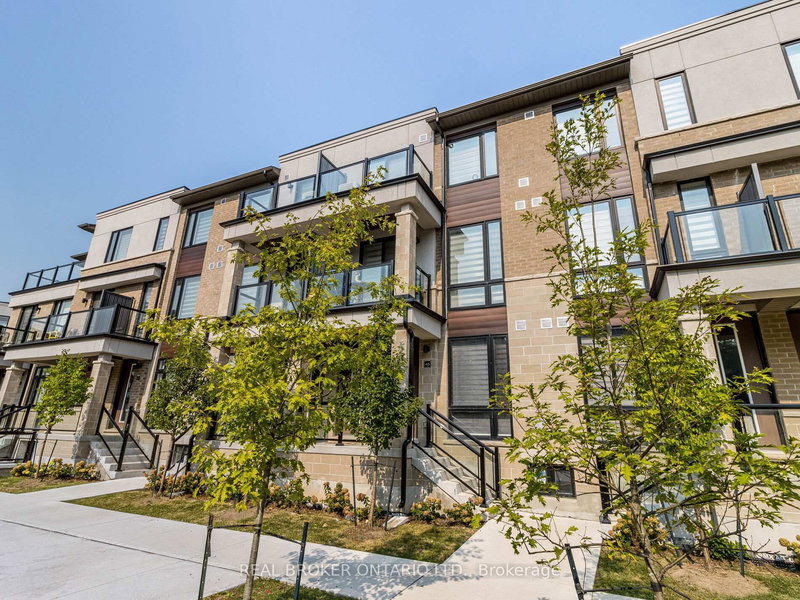 43 - 45 Knotsberry Circ, Brampton, L6Y 6G1 | Image 3