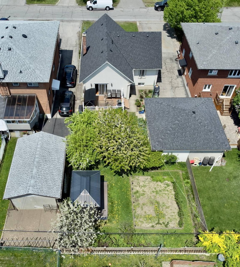 25 Burlingame Rd, Toronto, M8W 1Y7 | Image 2