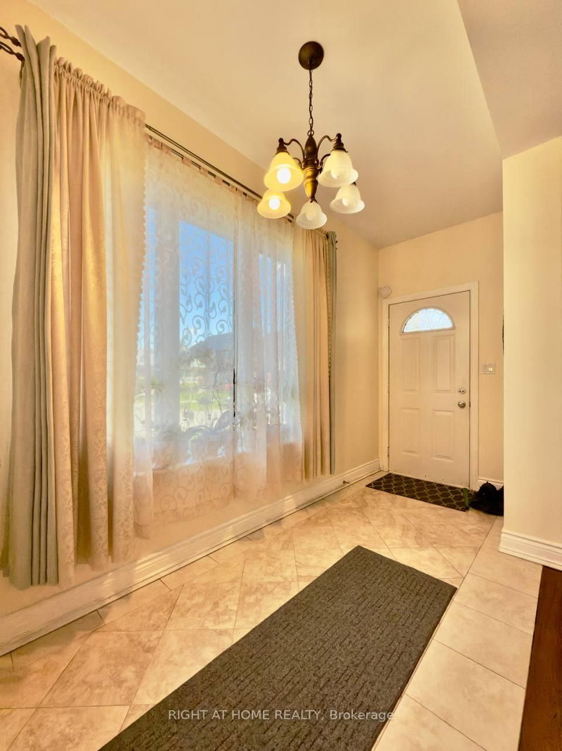 25 Burlingame Rd, Toronto, M8W 1Y7 | Image 3