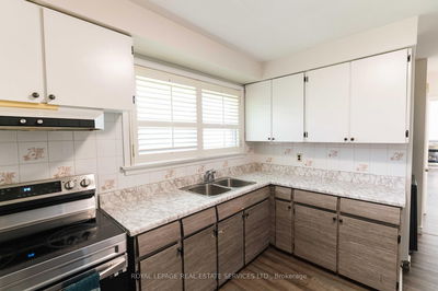 365 Sandhurst Dr, Oakville - West image-0-1