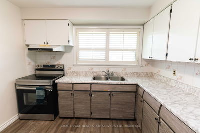 365 Sandhurst Dr, Oakville - West image-0-2