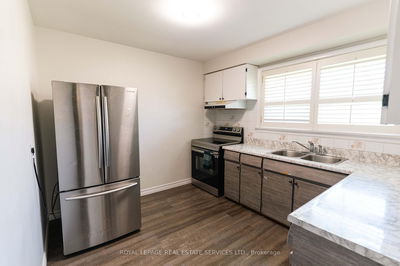 365 Sandhurst Dr, Oakville - West image-0-3