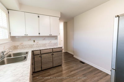 365 Sandhurst Dr, Oakville - West image-0-4
