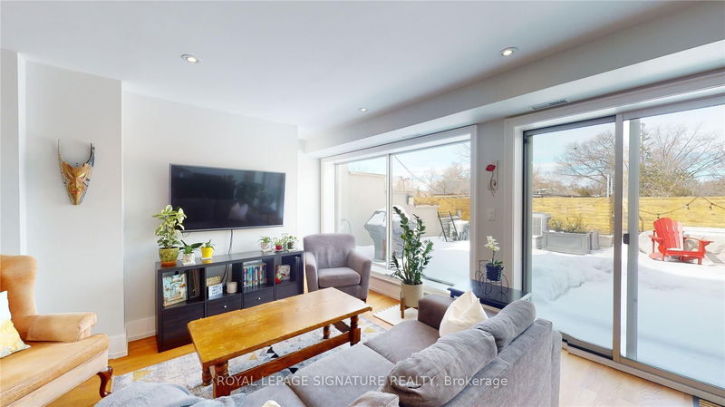 home for lease on A-2920 Bloor Street W