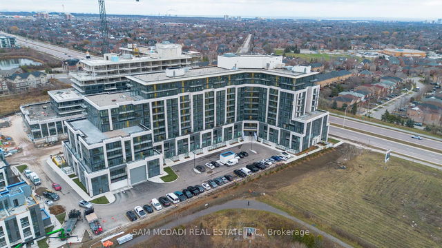 824 - 405 Dundas Street