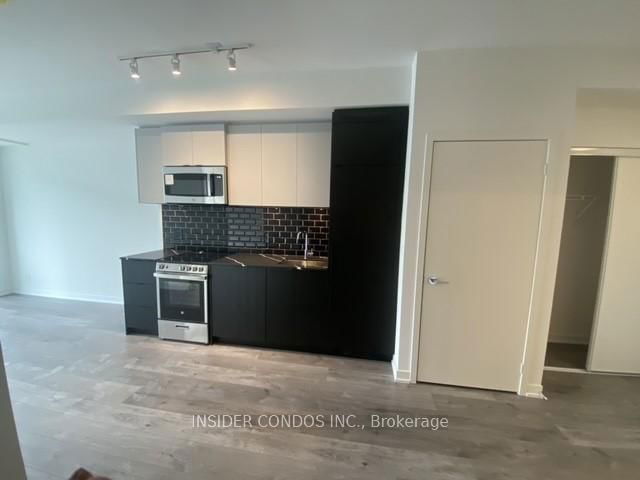 609 - 285 Dufferin Street
