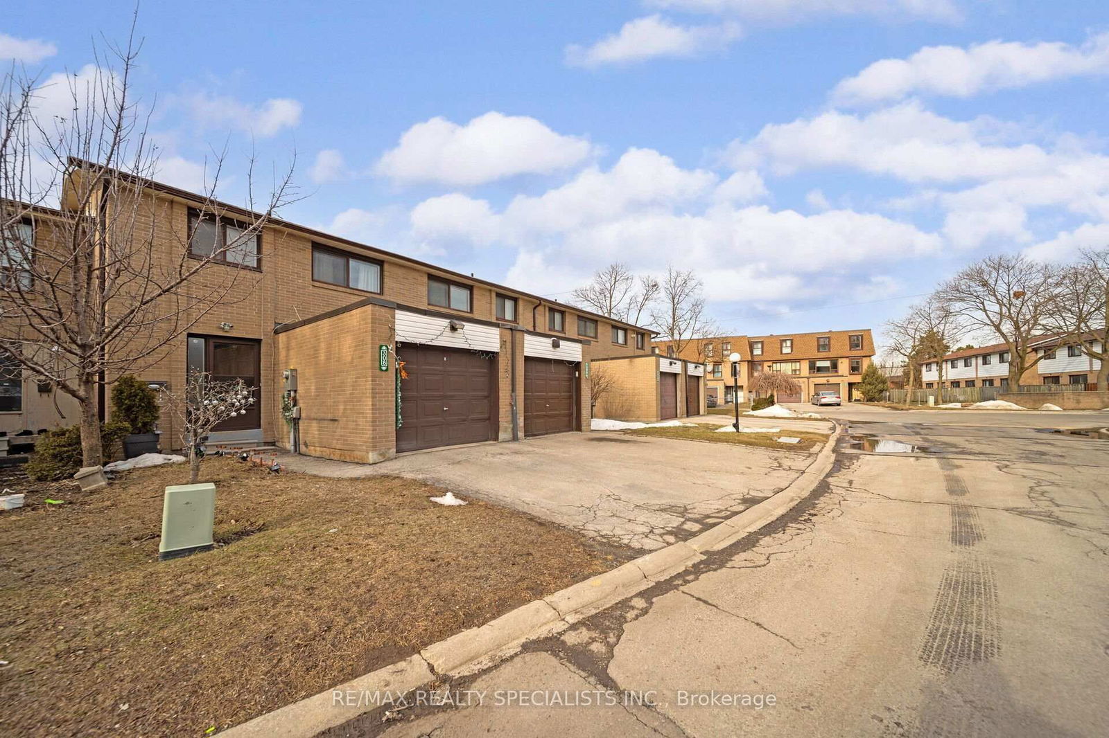 Townhouse for sale at 308 Fleetwood Crescent, Brampton, Southgate, L6T 2E7 - MLS: W12156102
