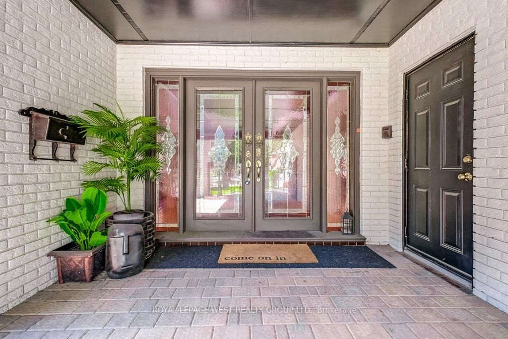 Detached House for sale at 41 Vancho Crescent, Toronto, Edenbridge-Humber Valley, M9A 4Z1 - MLS: W12156204