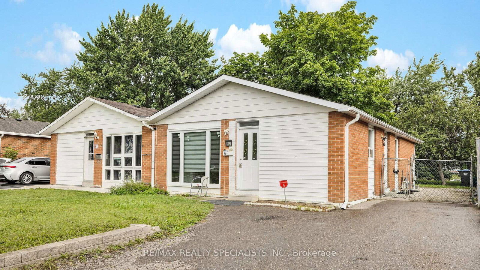 Semi-Detached House for sale at 16 Drake Boulevard, Brampton, Southgate, L6T 3K9 - MLS: W12156270