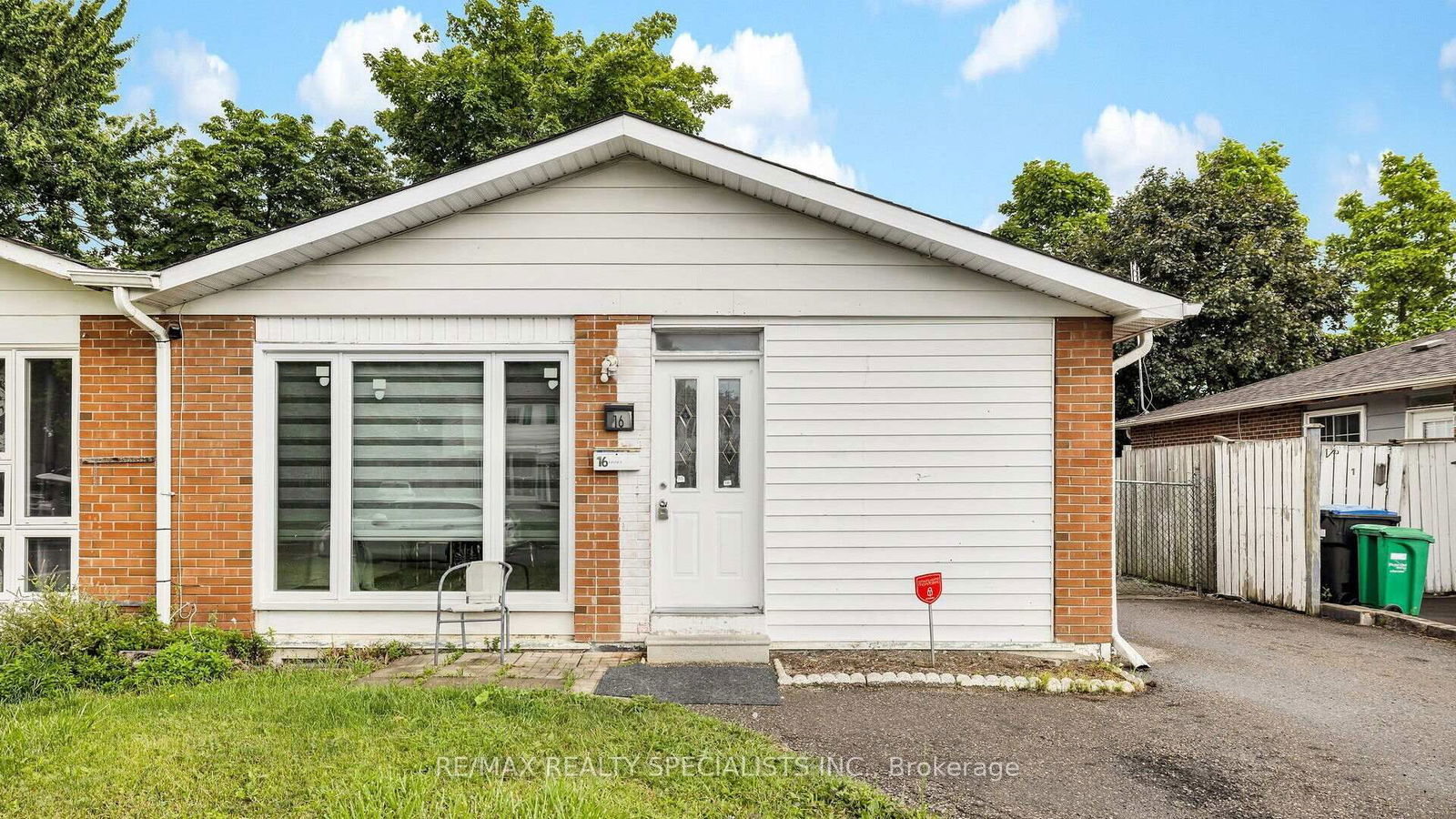 Semi-Detached House for sale at 16 Drake Boulevard, Brampton, Southgate, L6T 3K9 - MLS: W12156270