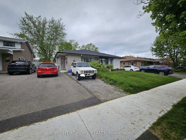UPPER - 2445 PADSTOW Crescent