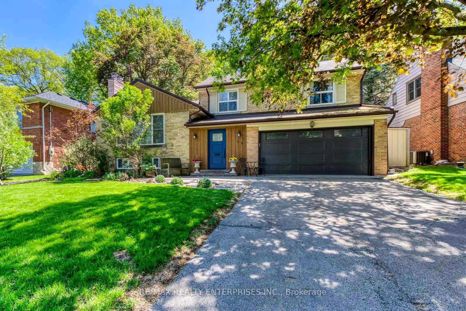 Detached House for sale at 29 Pinehurst Crescent, Toronto, Edenbridge-Humber Valley, M9A 3A4 - MLS: W12156412