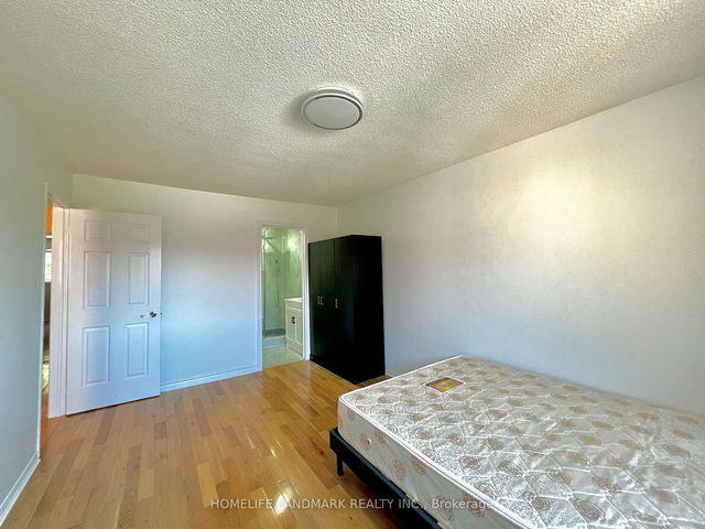 Room 1 - 654 DINSMORE Court