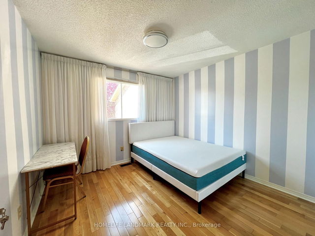 Room 2 - 654 DINSMORE Court