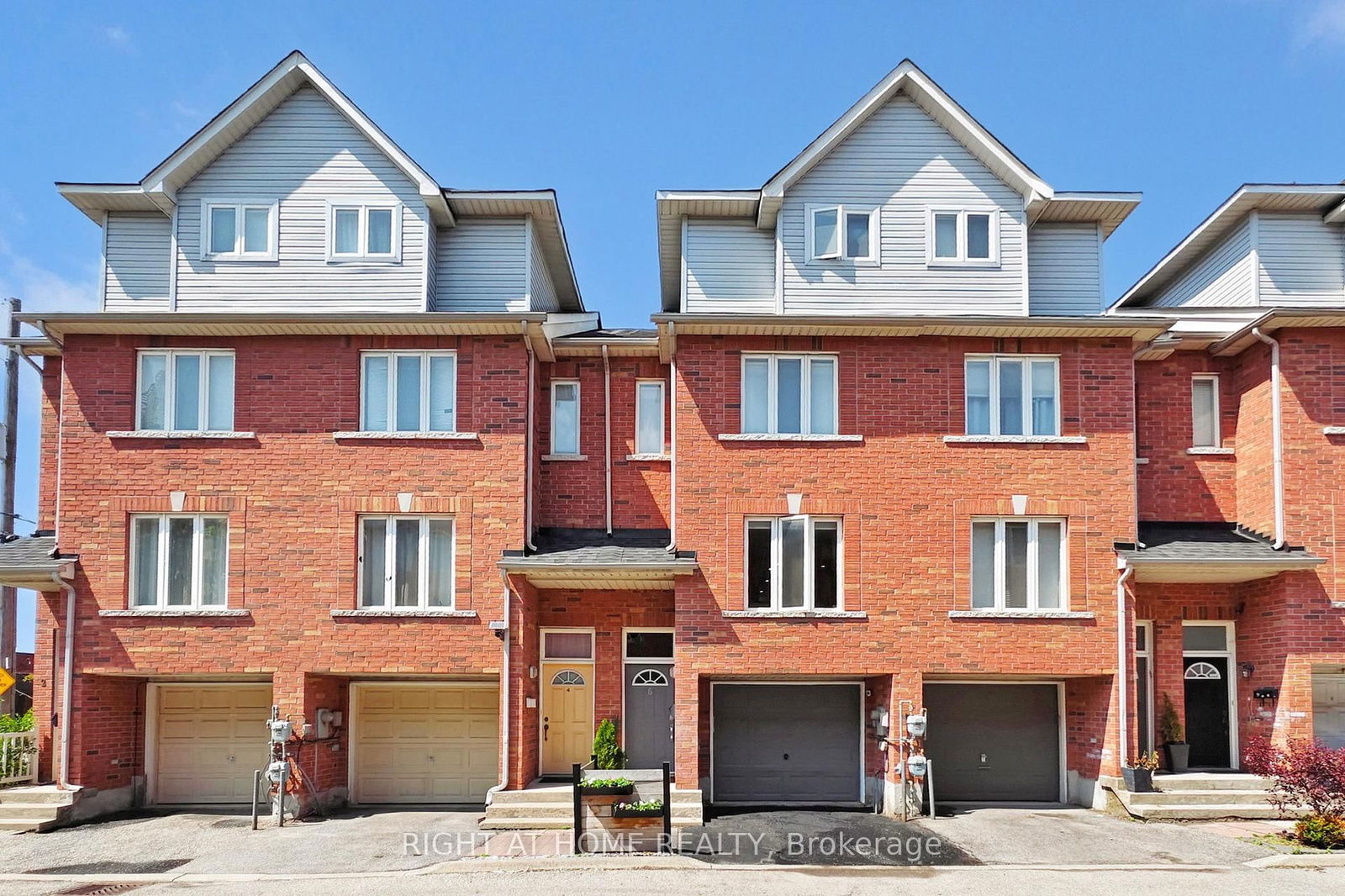 Townhouse for sale at 6 Grogan Mews, Toronto, Dovercourt-Wallace Emerson-Junction, M6H 4J9 - MLS: W12156810