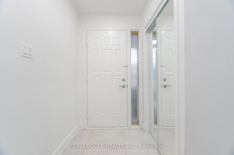 3068 Morning Star Dr, Mississauga, L4T 1X2 | Image 3