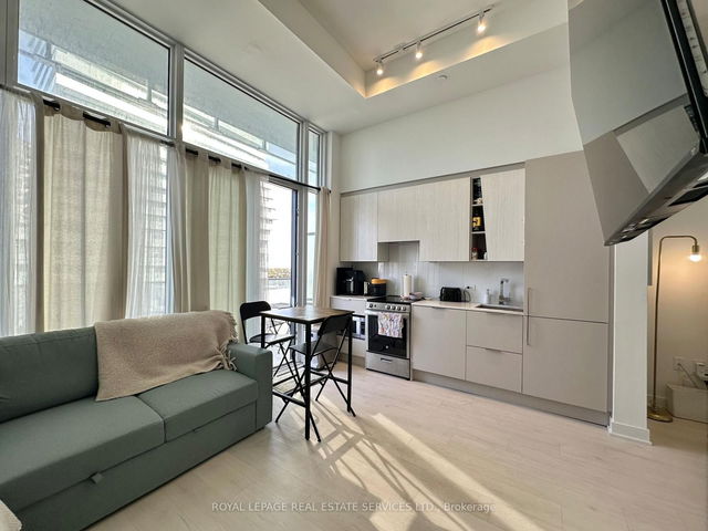 526 - 3900 Confederation Parkway