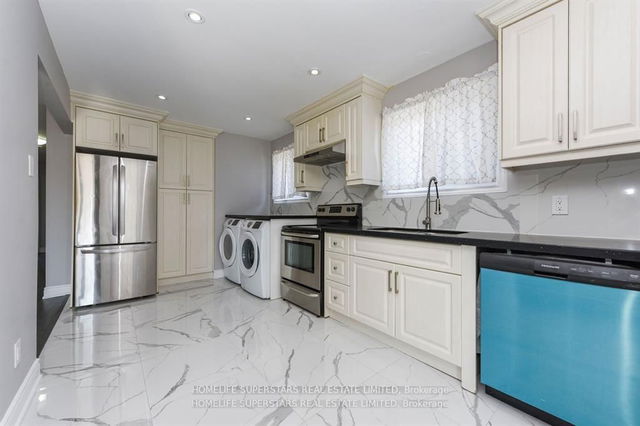 (UPPER) - 76 Flowertown Avenue